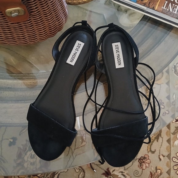 STEVE MADDEN BLACK SUEDE SHOE - Picture 10 of 11